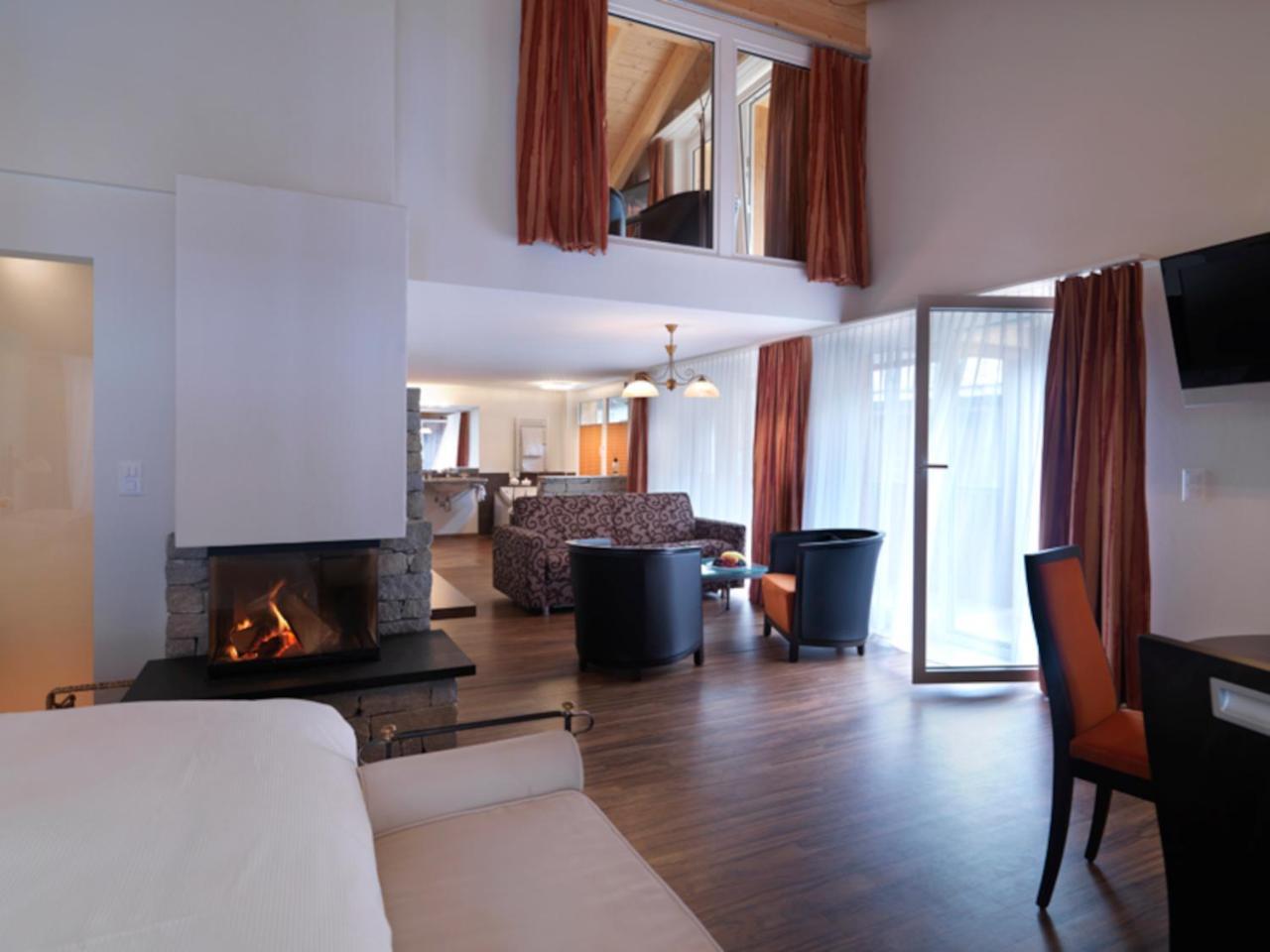 Wellnesshotel Schweizerhof Saas Fee Quarto foto
